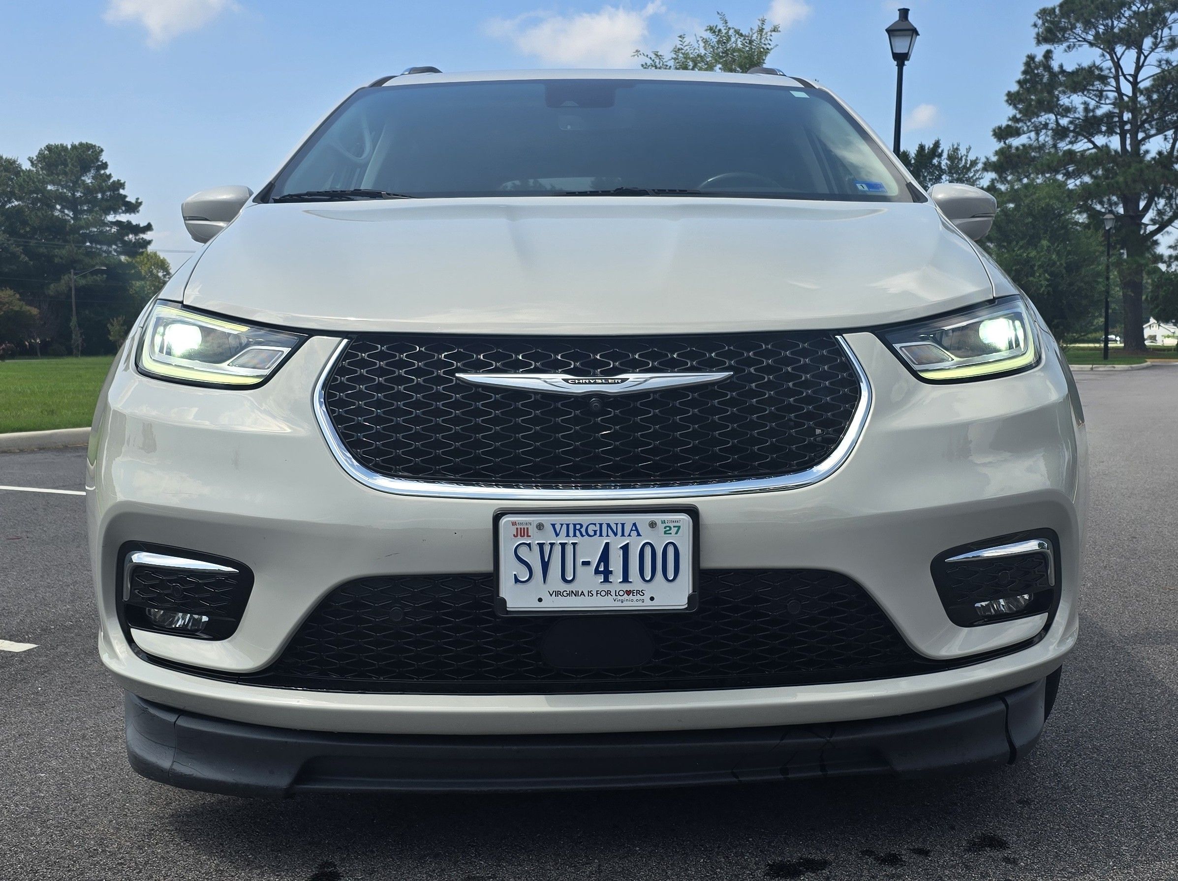 Used 2021 Chrysler Pacifica Touring-L w/ Premium & Safety Sphere Group FWD image 8
