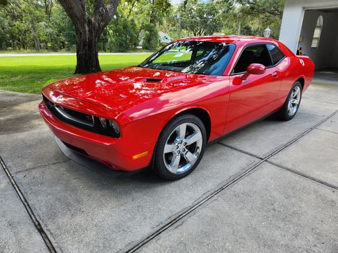 Used 2009 Dodge Challenger R/T image 1