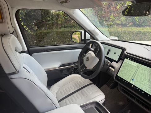 Used 2023 Rivian R1S Adventure image 10