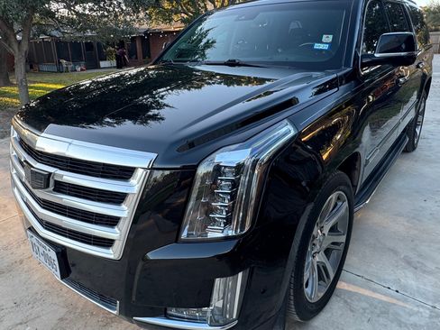 Used 2017 Cadillac Escalade ESV Luxury image 17