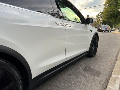 Used 2020 Tesla Model X Long Range image 16