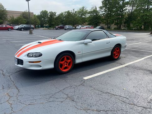 Used 2000 Chevrolet Camaro Z28 w/ SS Performance/Appearance Pkg image 10