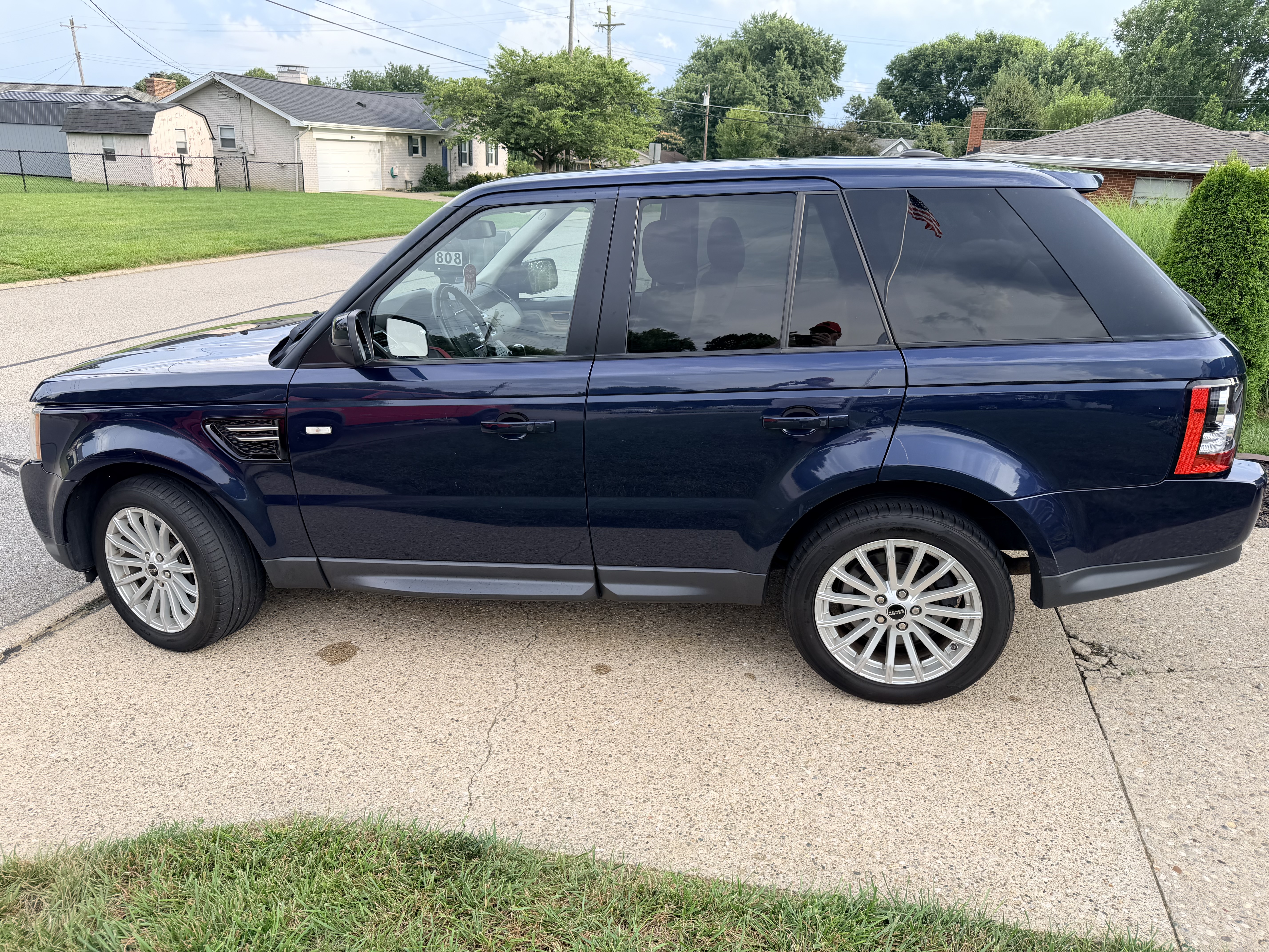 Used 2013 Land Rover Range Rover Sport HSE w/ Climate Comfort Pkg AWD/4WD image 2