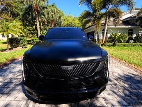 Used 2026 Cadillac Escalade IQL Luxury image 2