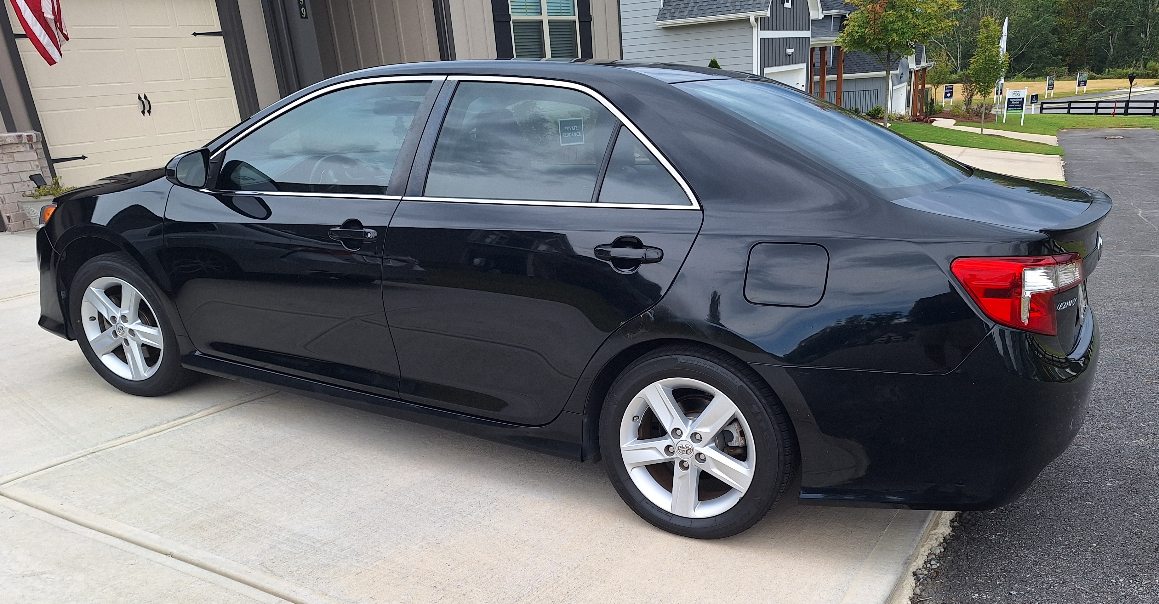 Used 2013 Toyota Camry SE FWD image 9