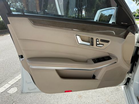 Used 2014 Mercedes-Benz E 350 Sedan image 16