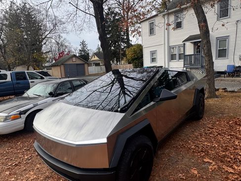 Used 2024 Tesla Cybertruck AWD Crew Cab image 5