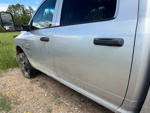 Used 2018 RAM 3500 Tradesman w/ Chrome Appearance Group AWD/4WD image 12