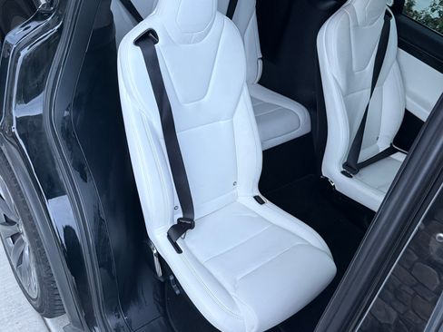 Used 2018 Tesla Model X 75D image 13