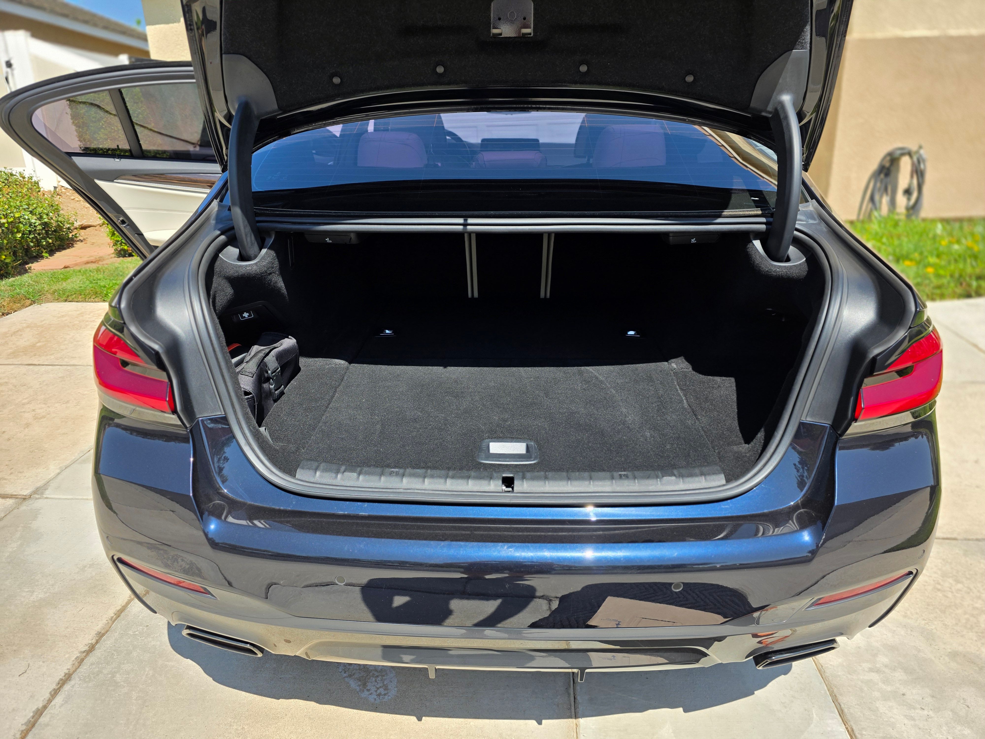 Used 2022 BMW 530e w/ M Sport Package RWD image 14