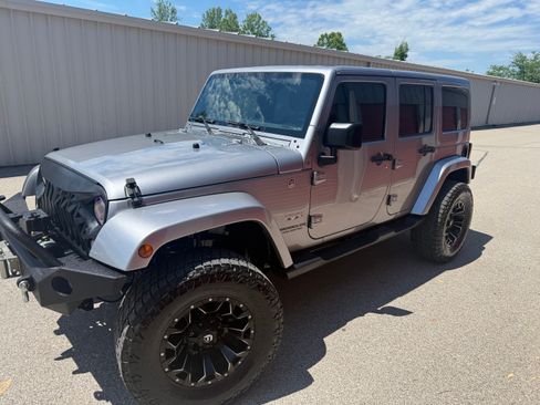 Used 2017 Jeep Wrangler Unlimited Sahara w/ Dual Top Group AWD/4WD image 1