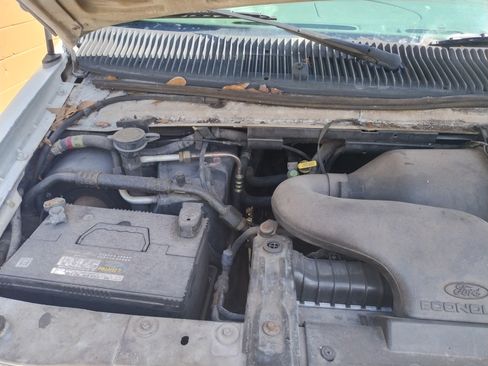 Used 2001 Ford E-250 and Econoline 250 RWD image 5