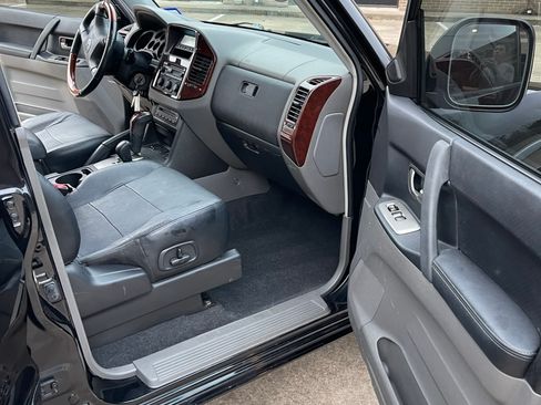 Used 2005 Mitsubishi Montero Limited image 11