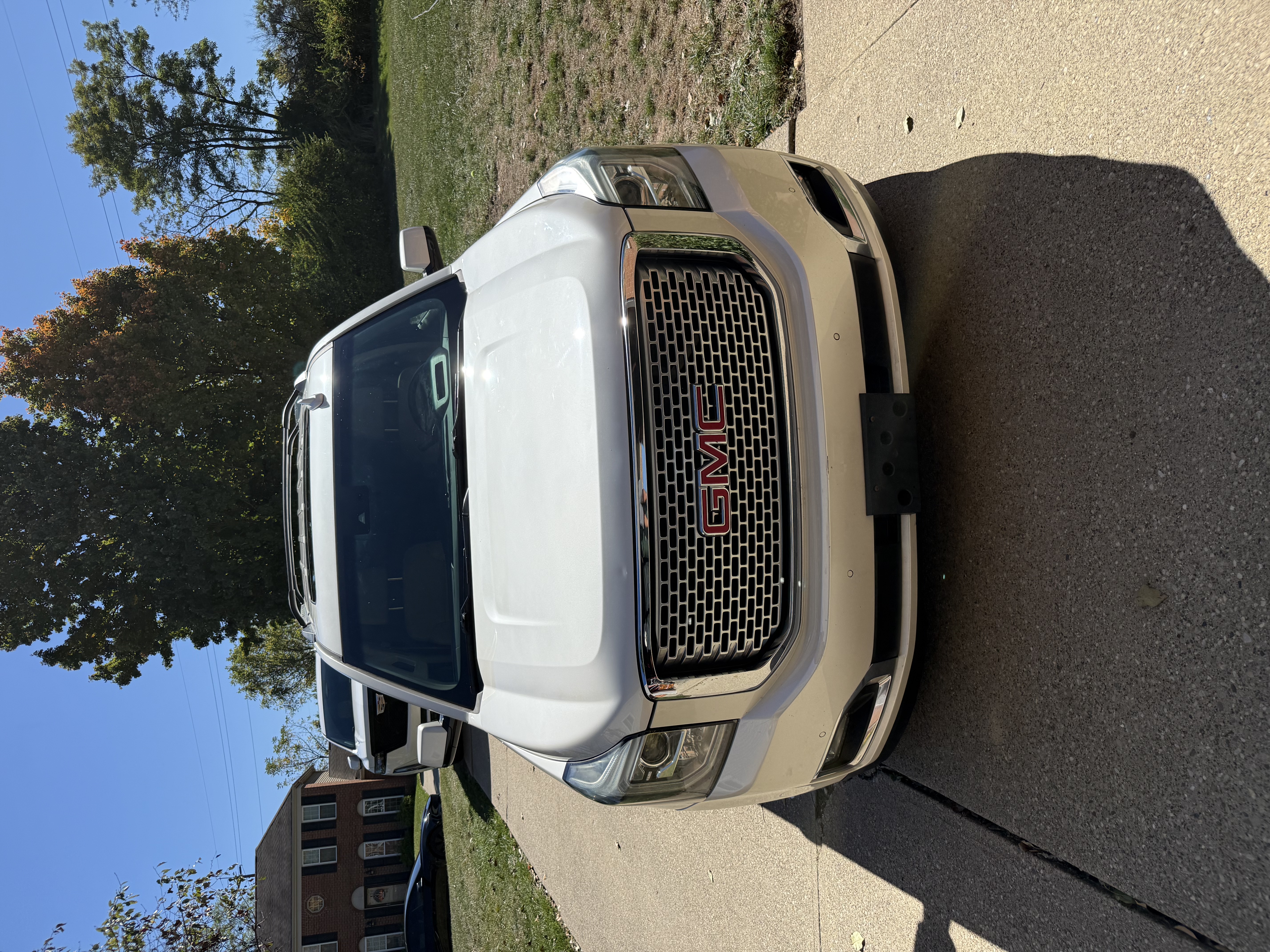 Used 2015 GMC Yukon XL Denali w/ Premium Package AWD/4WD image 2