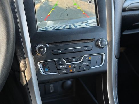 Used 2018 Ford Fusion SE image 14