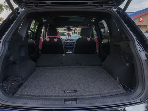 Used 2022 Volkswagen Tiguan SE R-Line image 22