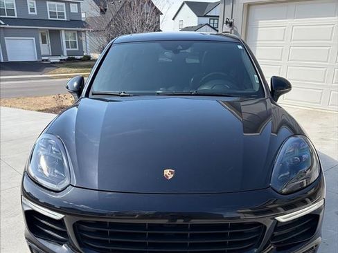 Used 2016 Porsche Cayenne S image 4