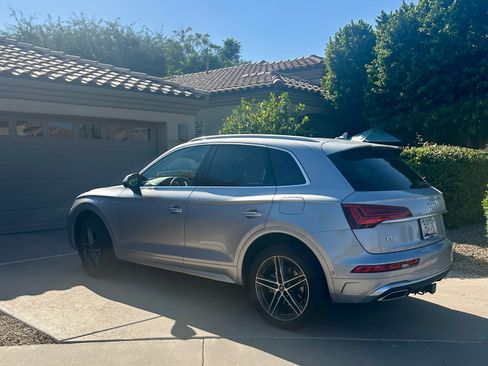 Used 2024 Audi Q5 e Prestige w/ Prestige Package image 6