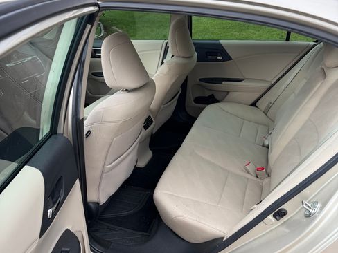 Used 2016 Honda Accord EX image 10