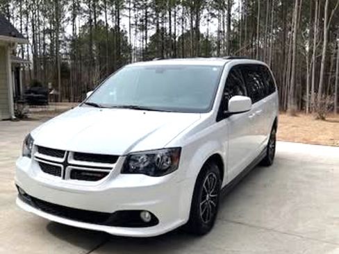 Used 2018 Dodge Grand Caravan GT image 1