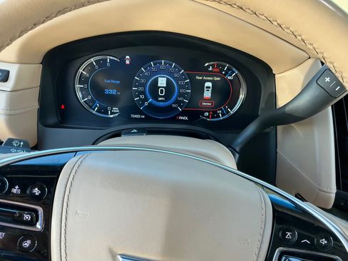 Used 2019 Cadillac Escalade Platinum image 17