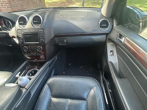 Used 2010 Mercedes-Benz GL 320 BlueTEC 4MATIC image 2