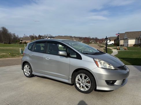 Used 2011 Honda Fit Sport image 1