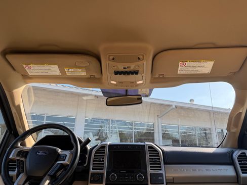 Used 2017 Ford F250 Lariat w/ Lariat Value Package image 22