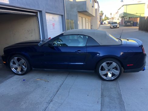 Used 2012 Ford Mustang Premium image 4