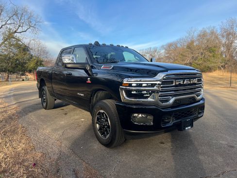 Used 2025 RAM 2500 Laramie image 4