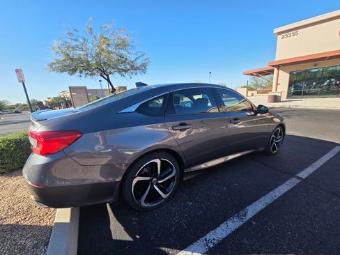 Used 2018 Honda Accord Sport image 2