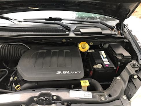 Used 2014 Chrysler Town & Country Touring-L w/ Driver Convenience Group image 14