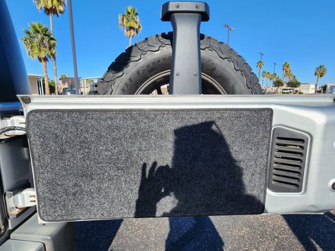 Used 2008 Jeep Wrangler Sahara w/ Dual Top Group image 17