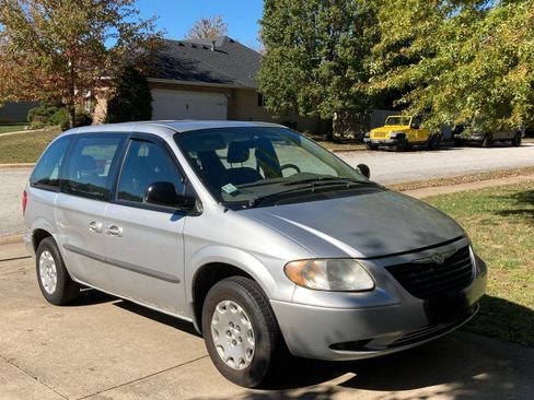 Used 2003 Chrysler Voyager LX image 5