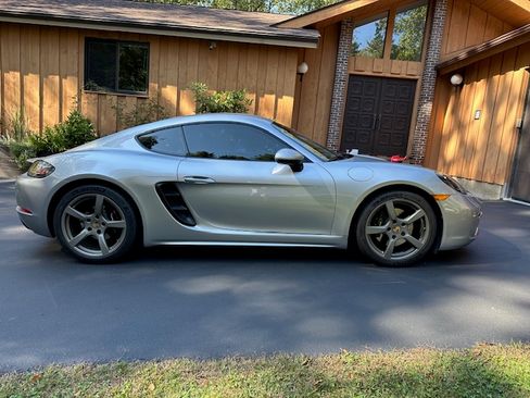 Used 2019 Porsche 718 Cayman image 1