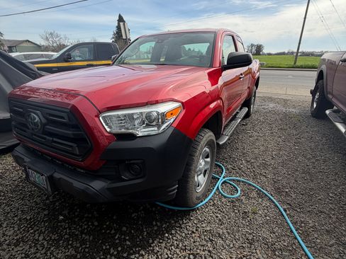 Used 2018 Toyota Tacoma SR RWD image 1