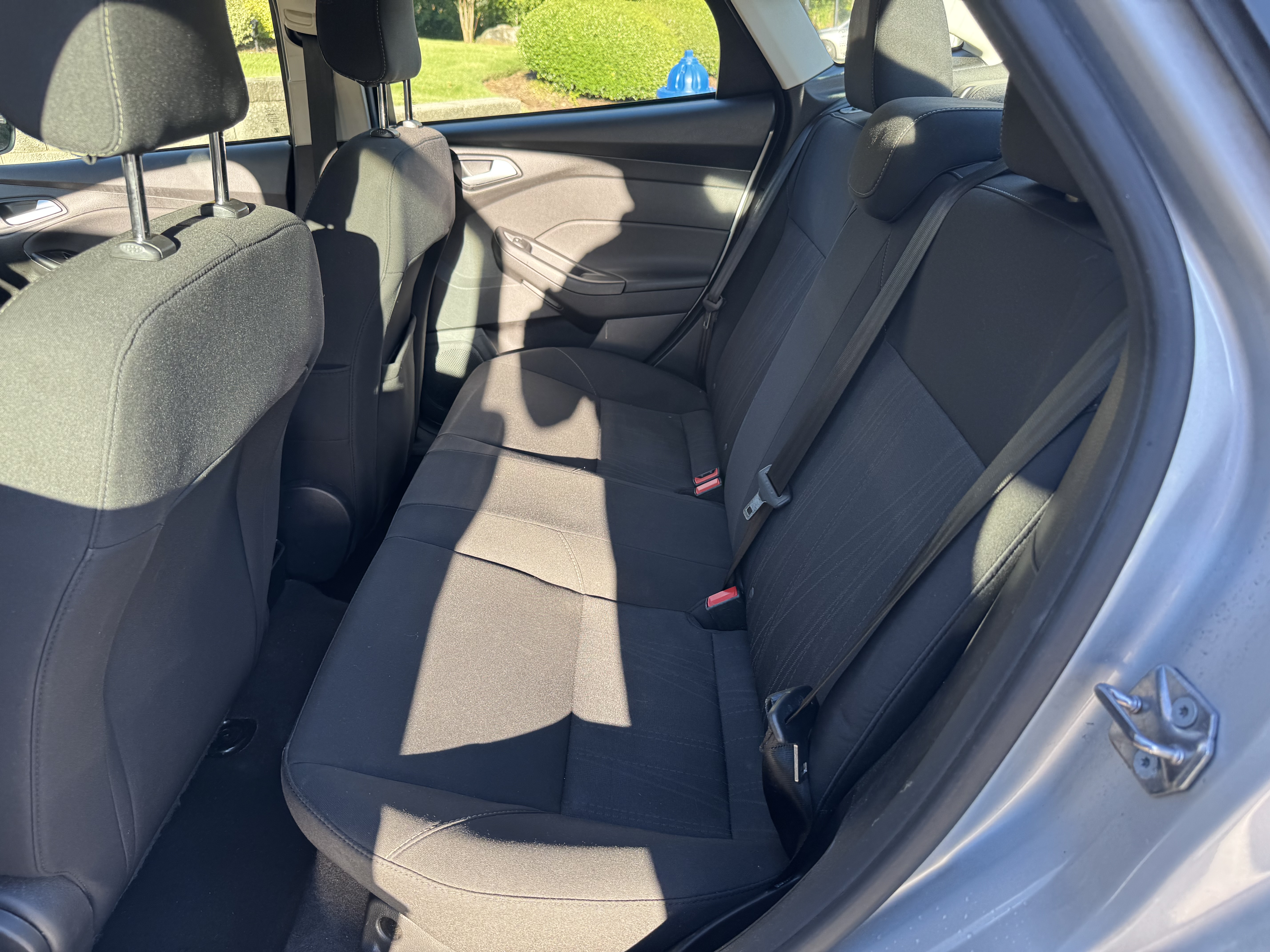 Used 2018 Ford Focus SE w/ SE Appearance Package FWD image 9