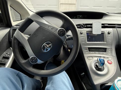 Used 2015 Toyota Prius Two image 13