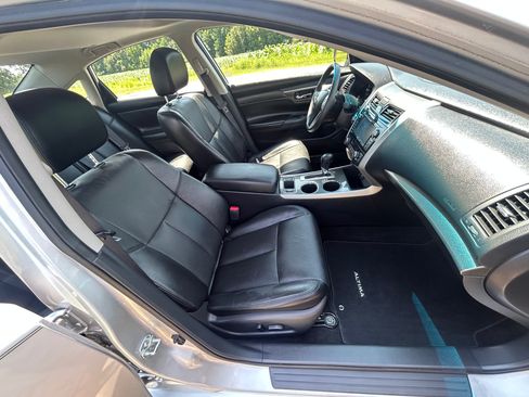 Used 2015 Nissan Altima 2.5 SL w/ Technology Package FWD image 10