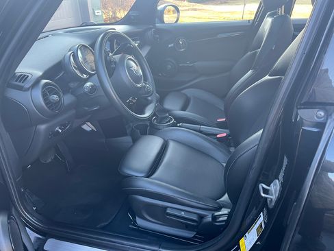 Used 2015 MINI Cooper 4-Door Hardtop image 9