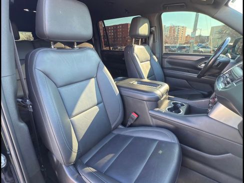 Used 2022 Chevrolet Suburban LT w/ Luxury Package image 12