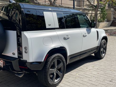 Used 2023 Land Rover Defender 110 image 12