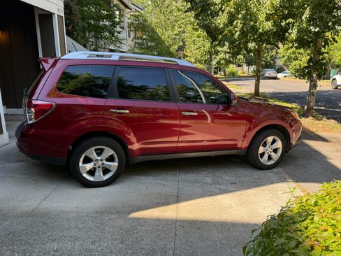 Used 2013 Subaru Forester 2.5XT Touring AWD/4WD image 8