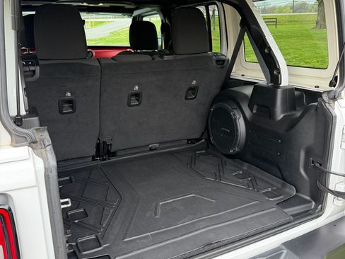 Used 2022 Jeep Wrangler Unlimited Rubicon image 13