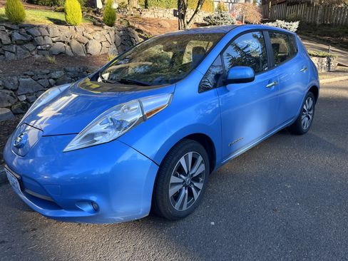 Used 2013 Nissan Leaf SL w/ Premium Pkg image 5