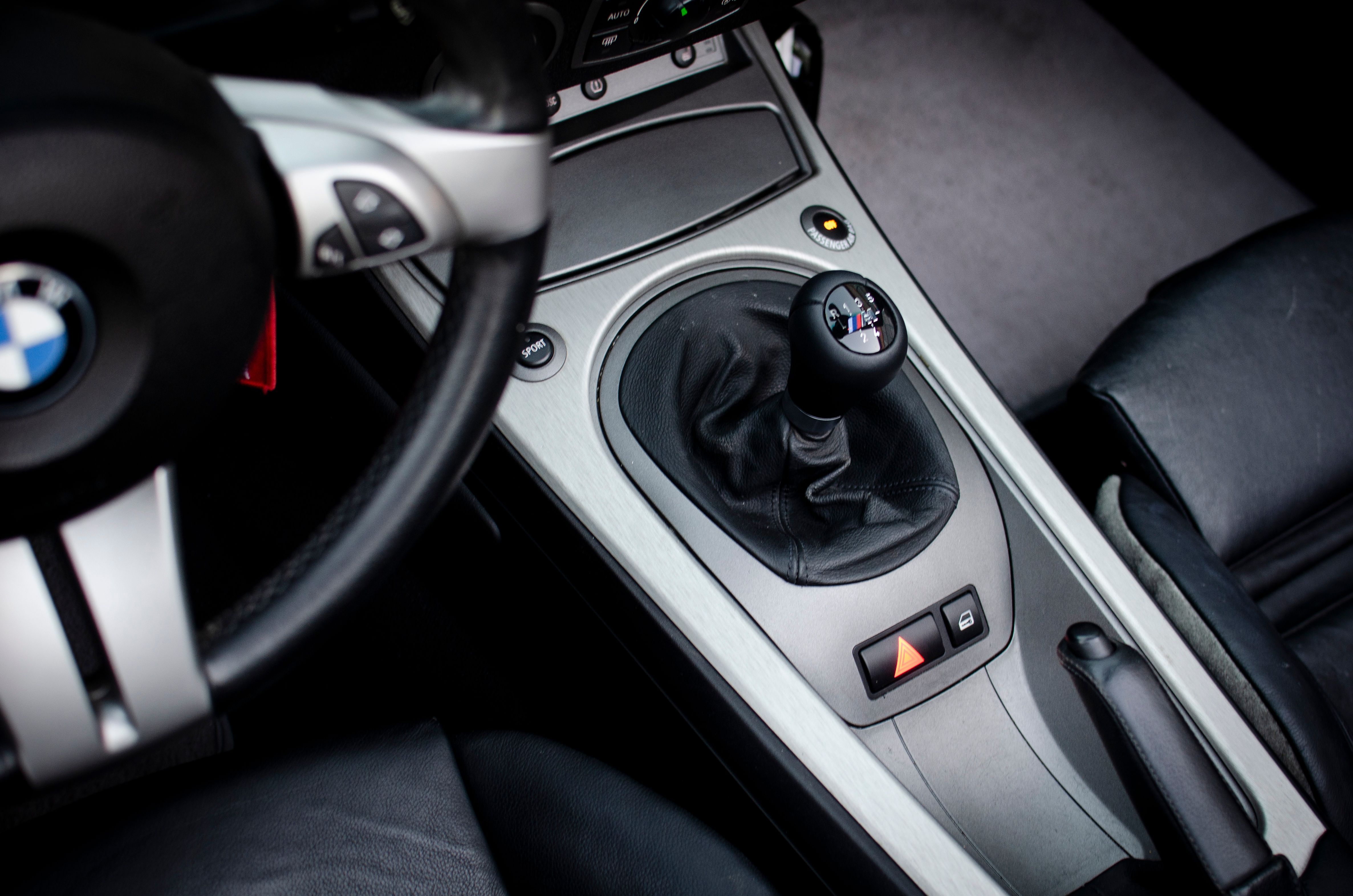 Used 2004 BMW Z4 2.5i RWD image 16