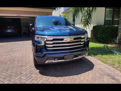 Used 2022 Chevrolet Silverado 1500 High Country w/ Technology Package image 11