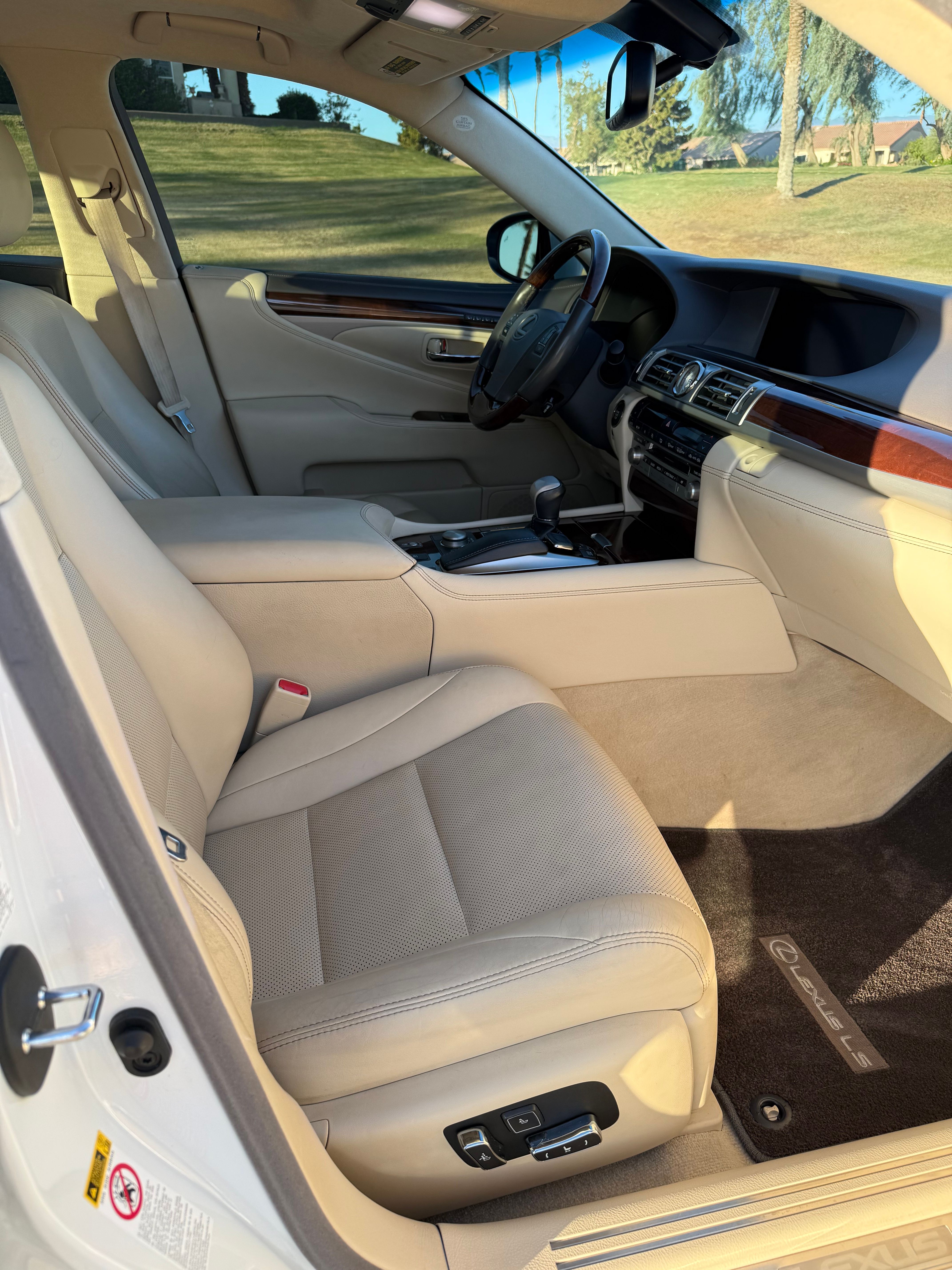Used 2015 Lexus LS 460 w/ Comfort Package RWD image 1