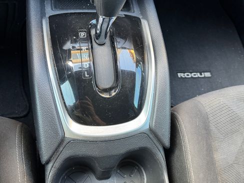 Used 2016 Nissan Rogue SV image 10