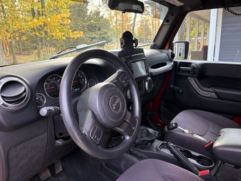 Used 2013 Jeep Wrangler Sport AWD/4WD image 4